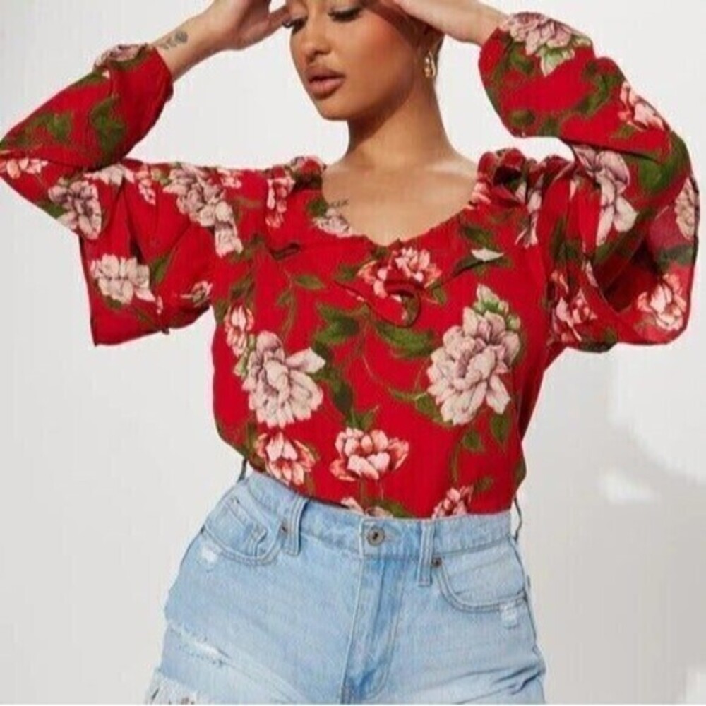 Hearts and Hips Floral Blouse Reullfe Size small RefN16